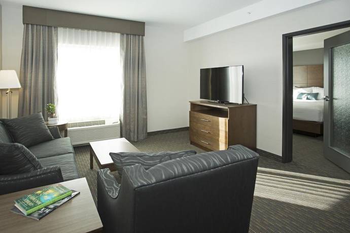 Imagen de la habitación del Hotel Wingate By Wyndham Calgary Airport. Foto 12