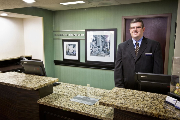 Imagen de los interiores del Hotel Wingate By Wyndham Charleston Coliseum. Foto 10