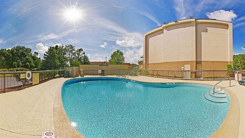 Imagen de la piscina del Hotel Wingate By Wyndham Charleston Coliseum. Foto 16