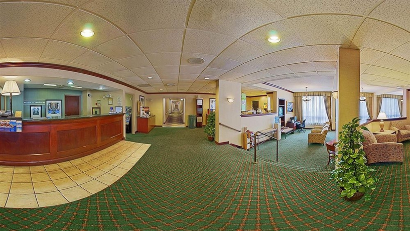 Imagen de los interiores del Hotel Wingate By Wyndham Charleston Coliseum. Foto 14