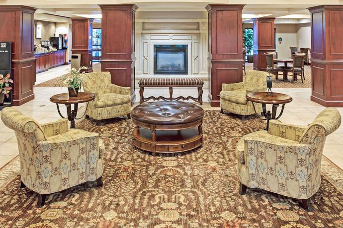 Imagen de los interiores del Hotel Wingate By Wyndham Charleston. Foto 15