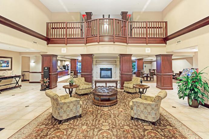 Imagen de los interiores del Hotel Wingate By Wyndham Charleston. Foto 16