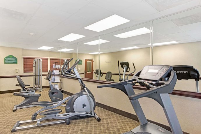 Imagen de los interiores del Hotel Wingate By Wyndham Charleston. Foto 17