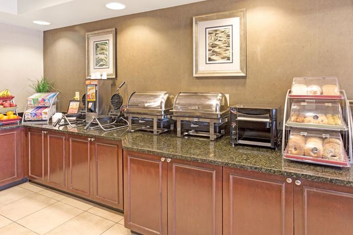 Imagen del bar/restaurante del Hotel Wingate By Wyndham Charleston. Foto 3
