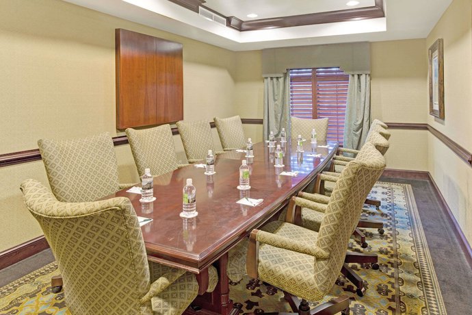 Imagen de los interiores del Hotel Wingate By Wyndham Charleston. Foto 19
