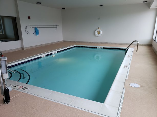 Imagen de la piscina del Hotel Wingate By Wyndham Christiansburg. Foto 10