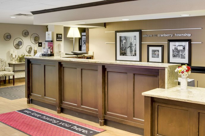 Imagen de los interiores del Hotel Wingate By Wyndham Cranberry. Foto 18