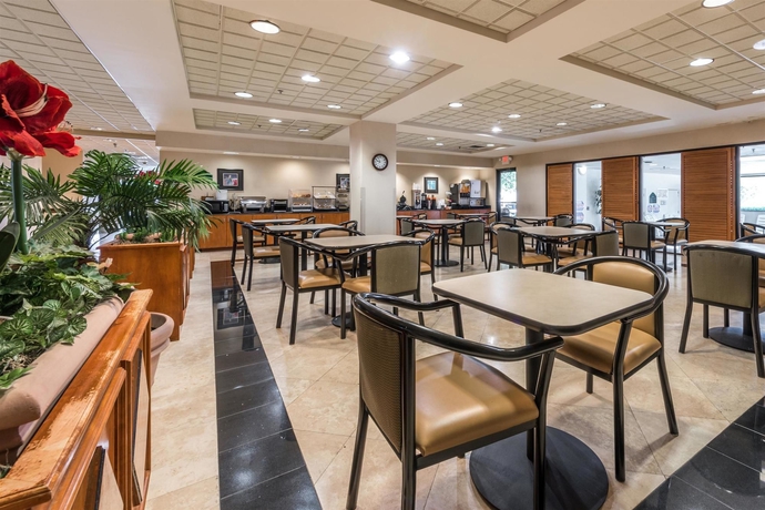 Imagen del bar/restaurante del Hotel Wingate By Wyndham Dallas Love Field. Foto 3