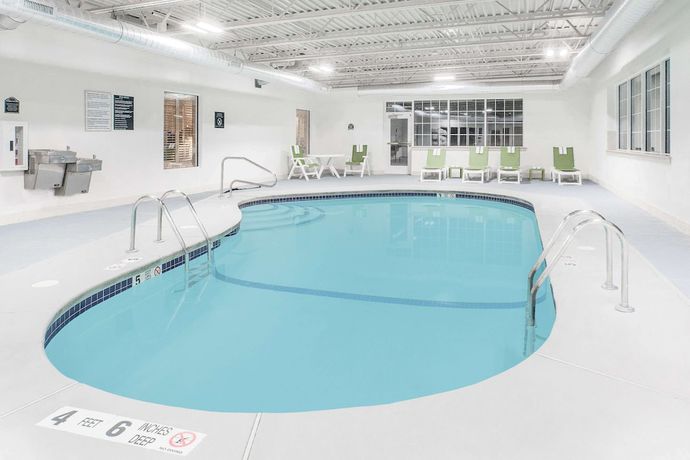 Imagen de la piscina del Hotel Wingate By Wyndham Ellicottville. Foto 20