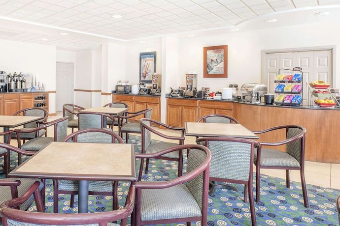 Imagen del bar/restaurante del Hotel Wingate By Wyndham Ellicottville. Foto 2