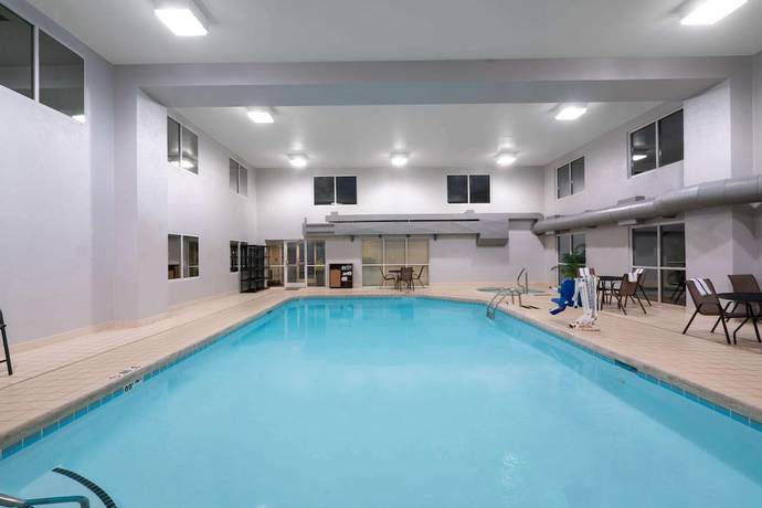 Imagen de la piscina del Hotel Wingate By Wyndham Fletcher At Asheville Airport. Foto 20