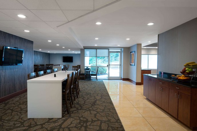 Imagen del bar/restaurante del Hotel Wingate By Wyndham Fletcher At Asheville Airport. Foto 3