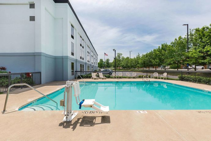 Imagen de la piscina del Hotel Wingate By Wyndham Goodlettsville. Foto 19