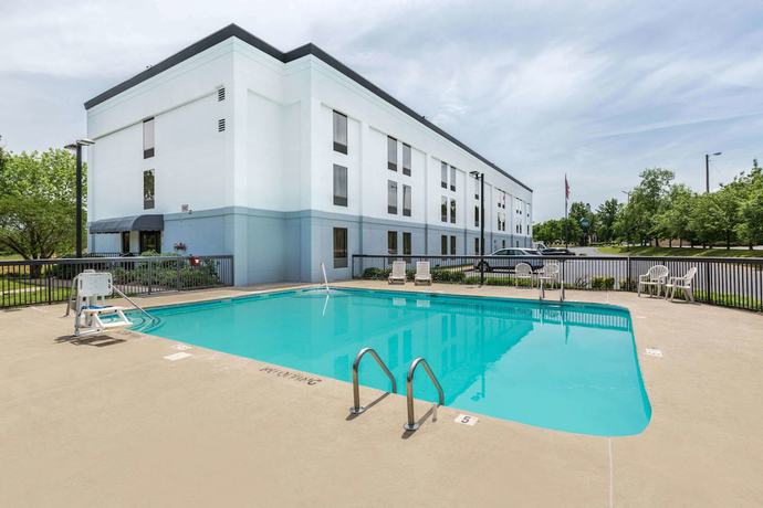 Imagen de la piscina del Hotel Wingate By Wyndham Goodlettsville. Foto 20