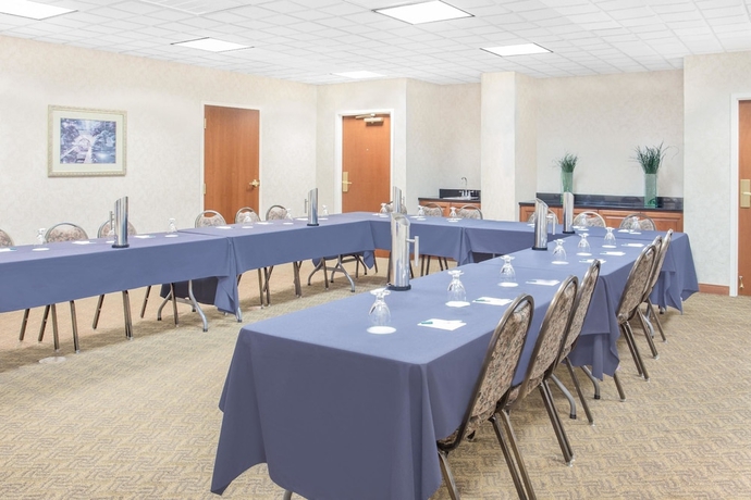 Imagen de los interiores del Hotel Wingate By Wyndham Green Bay/airport. Foto 15