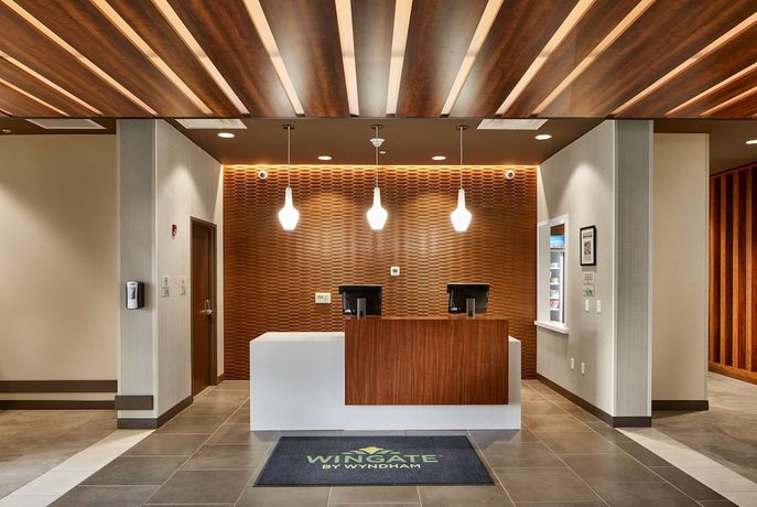 Imagen de los interiores del Hotel Wingate By Wyndham Hurricane Wv. Foto 15