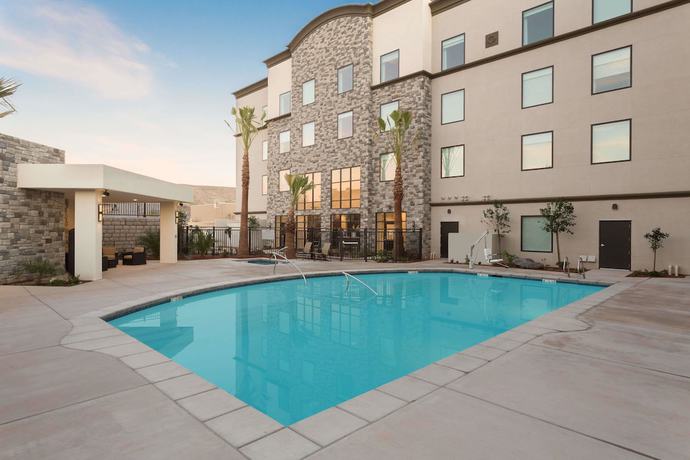 Imagen de la piscina del Hotel Wingate By Wyndham Hurricane/zion National Park. Foto 18
