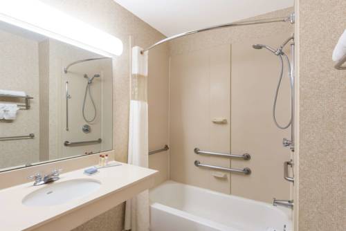 Imagen de la habitación del Hotel Wingate By Wyndham Indianapolis Airport-rockville Rd.. Foto 8