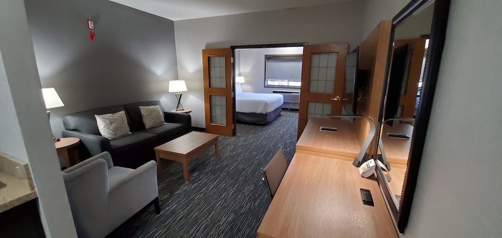 Imagen de la habitación del Hotel Wingate By Wyndham Lethbridge. Foto 3