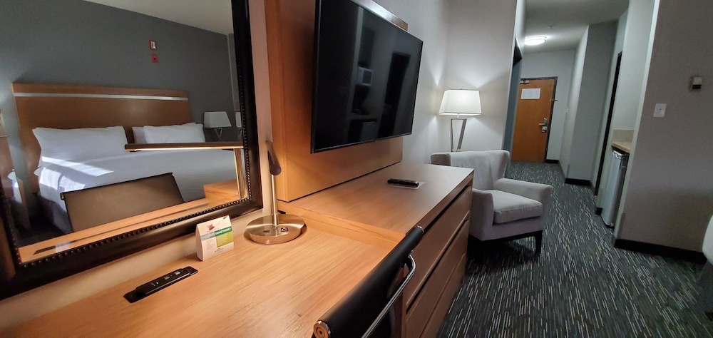 Imagen de la habitación del Hotel Wingate By Wyndham Lethbridge. Foto 5