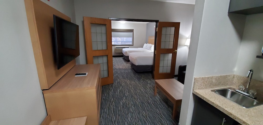 Imagen de la habitación del Hotel Wingate By Wyndham Lethbridge. Foto 9