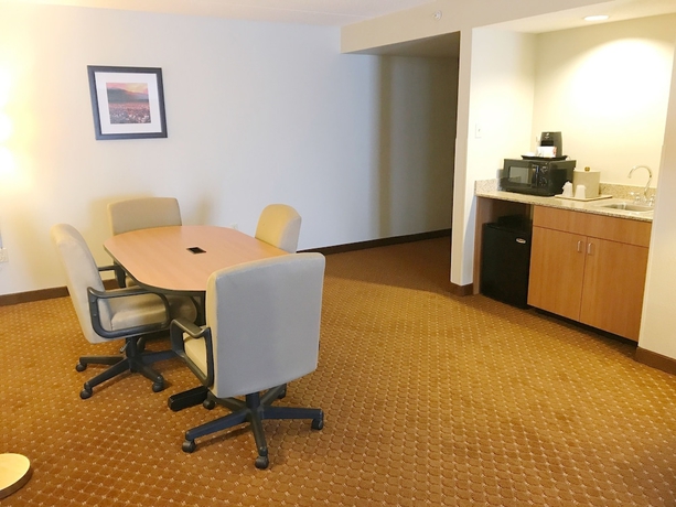 Imagen de la habitación del Hotel Wingate By Wyndham Louisville East. Foto 17