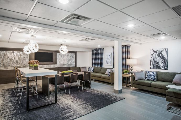 Imagen de los interiores del Hotel Wingate By Wyndham Louisville Fair and Expo. Foto 15