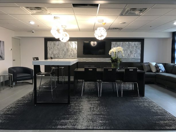 Imagen de los interiores del Hotel Wingate By Wyndham Louisville Fair and Expo. Foto 19