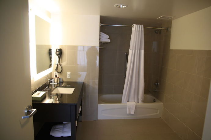 Imagen de la habitación del Hotel Wingate By Wyndham Niagara Falls. Foto 6