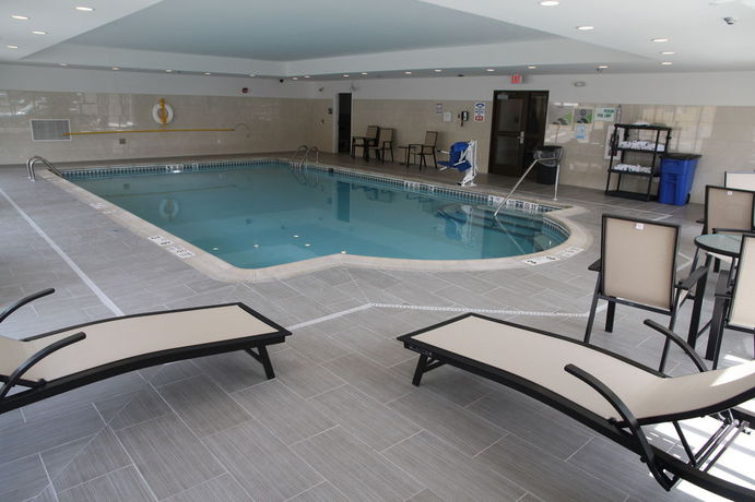 Imagen de la piscina del Hotel Wingate By Wyndham Niagara Falls. Foto 13