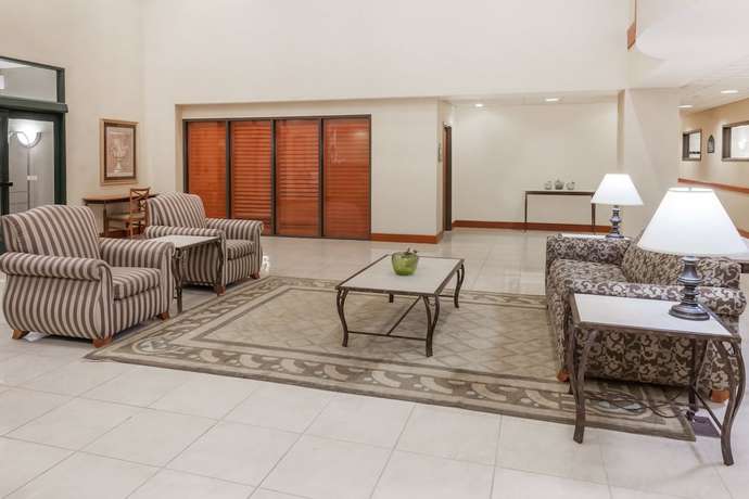 Imagen de los interiores del Hotel Wingate By Wyndham Peoria. Foto 18