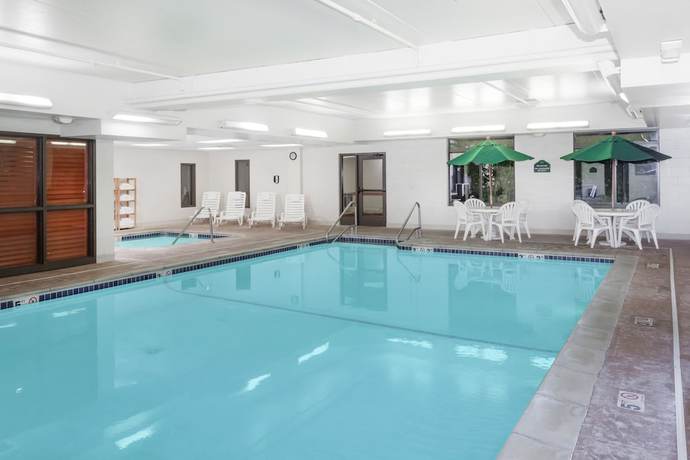 Imagen de la piscina del Hotel Wingate By Wyndham Peoria. Foto 20