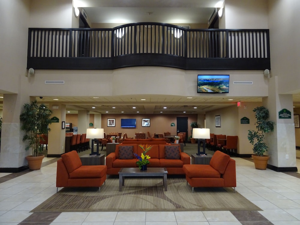 Imagen de los interiores del Hotel Wingate By Wyndham Regina. Foto 18