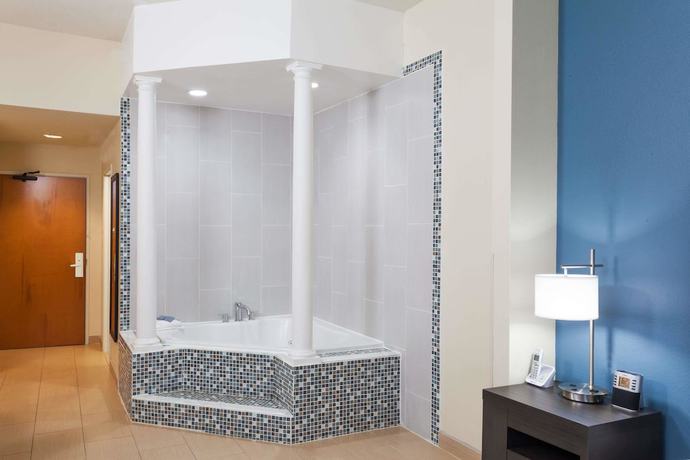Imagen de la habitación del Hotel Wingate By Wyndham Schaumburg. Foto 13