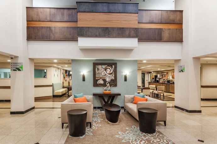 Imagen de los interiores del Hotel Wingate By Wyndham Schaumburg. Foto 19