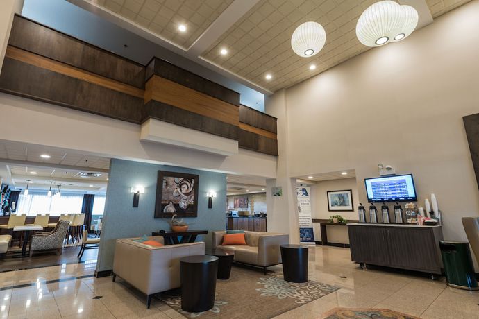 Imagen del bar/restaurante del Hotel Wingate By Wyndham Schaumburg. Foto 2