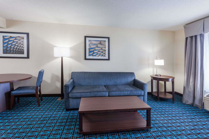 Imagen de la habitación del Hotel Wingate By Wyndham Schaumburg. Foto 17