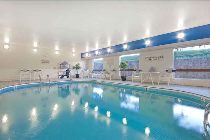Imagen de la piscina del Hotel Wingate By Wyndham Sioux City. Foto 16