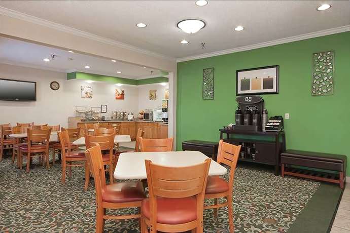 Imagen del bar/restaurante del Hotel Wingate By Wyndham Sioux City. Foto 2