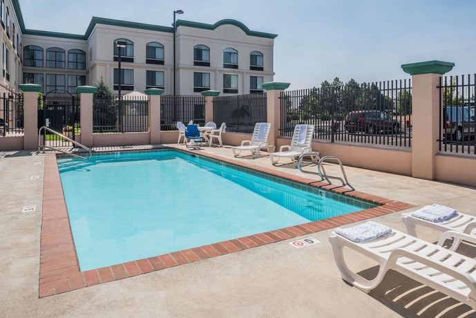 Imagen de la piscina del Hotel Wingate By Wyndham Spokane Airport. Foto 19