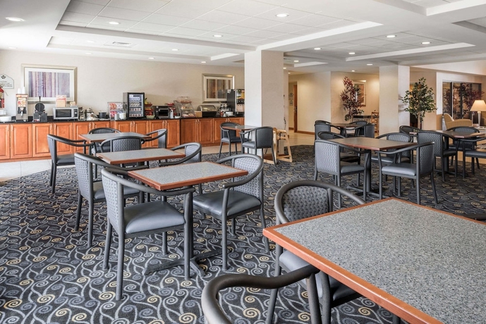 Imagen del bar/restaurante del Hotel Wingate By Wyndham Spokane Airport. Foto 2