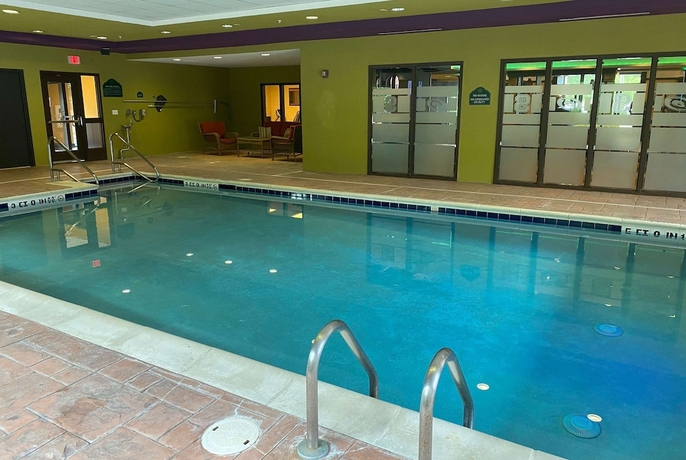 Imagen de la piscina del Hotel Wingate By Wyndham State Arena Raleigh/cary. Foto 13