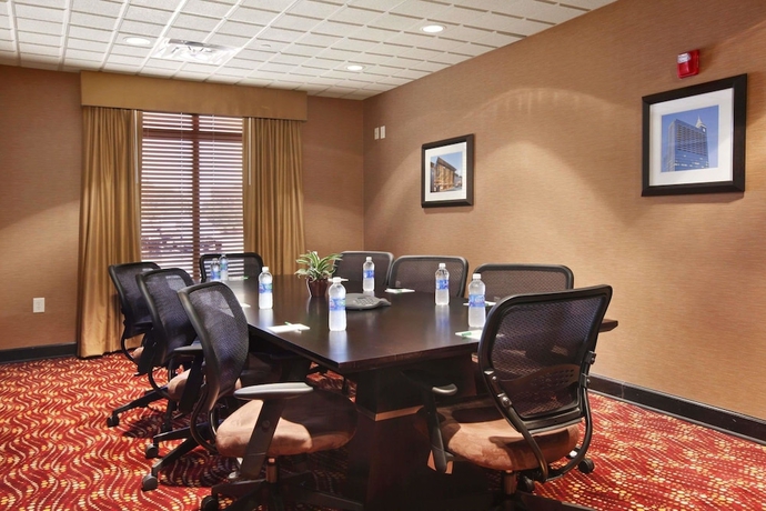 Imagen de los interiores del Hotel Wingate By Wyndham State Arena Raleigh/cary. Foto 10