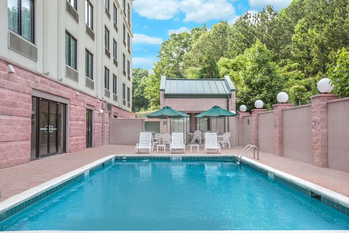 Imagen de la piscina del Hotel Wingate By Wyndham Tuscaloosa. Foto 20