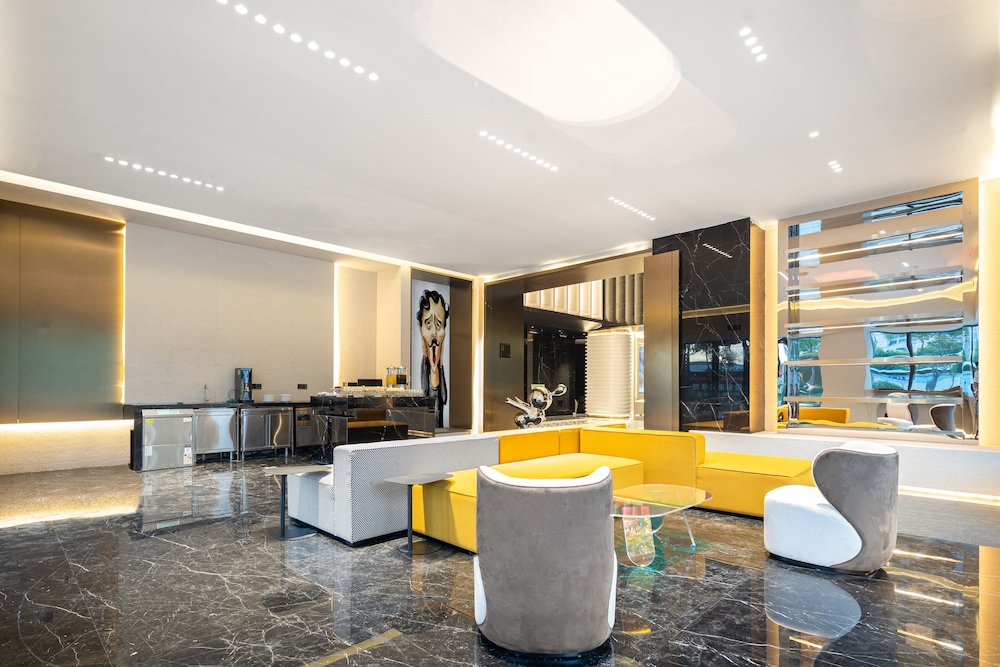 Imagen del bar/restaurante del Hotel Wingate By Wyndham Wuhan Optics Valley. Foto 1