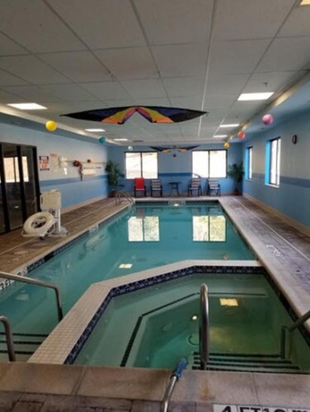 Imagen de la piscina del Hotel Wingate By Wyndham - York. Foto 13