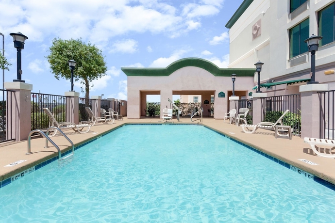 Imagen de la piscina del Hotel Wingate By Wyndham Yuma. Foto 17