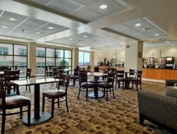 Imagen del bar/restaurante del Hotel Wingate By Wyndham Yuma. Foto 2
