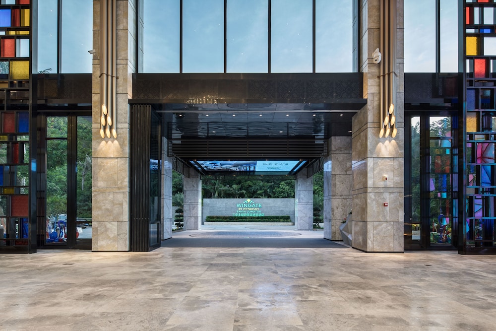 Imagen de los interiores del Hotel Wingate Sanya Luhuitou. Foto 18