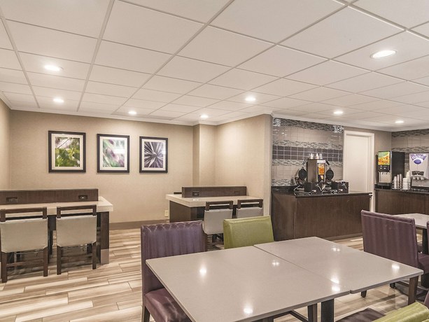 Imagen del bar/restaurante del Hotel Wingate by Wyndham Brunswick GA / I-95. Foto 1